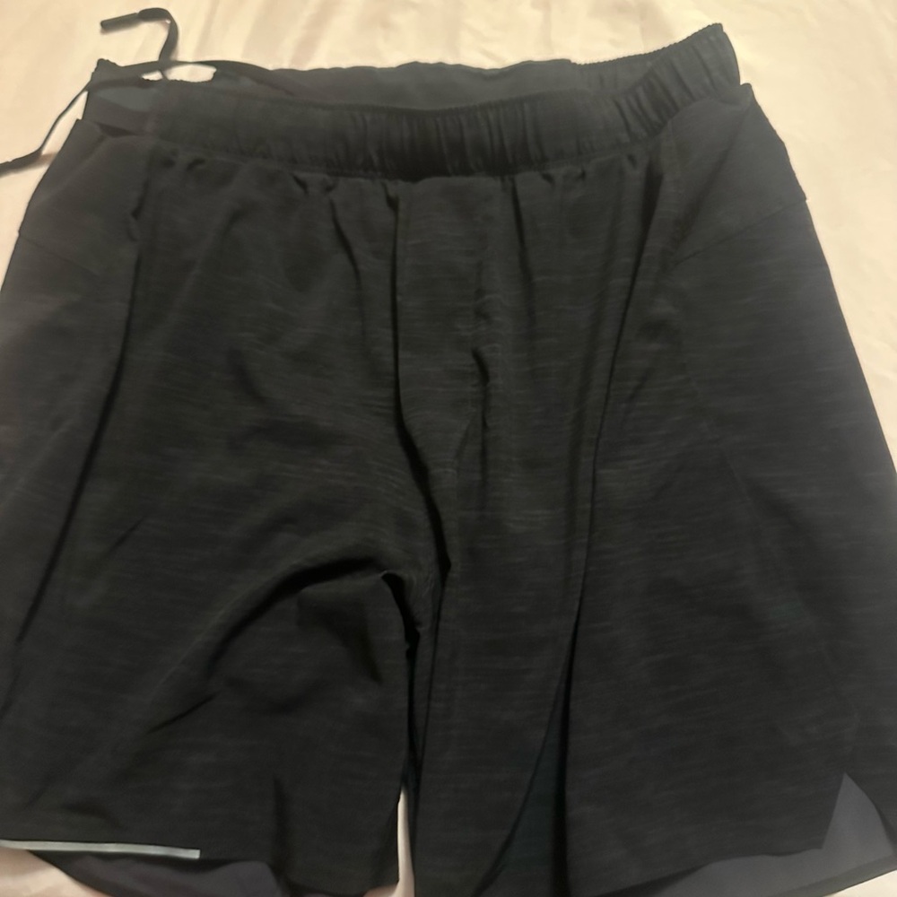 Men's Lululemon Black Athletic Shorts - Comfortable Stretch